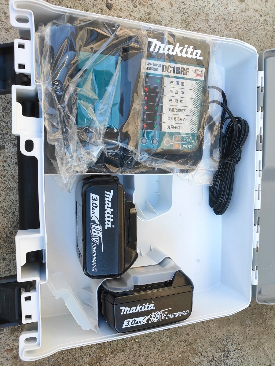 早い者勝ち　送料込み　マキタ　純正バッテリー　BL1830B 2個＋充電器DC18RF＋インパクト用ケース　新品未使用品_1