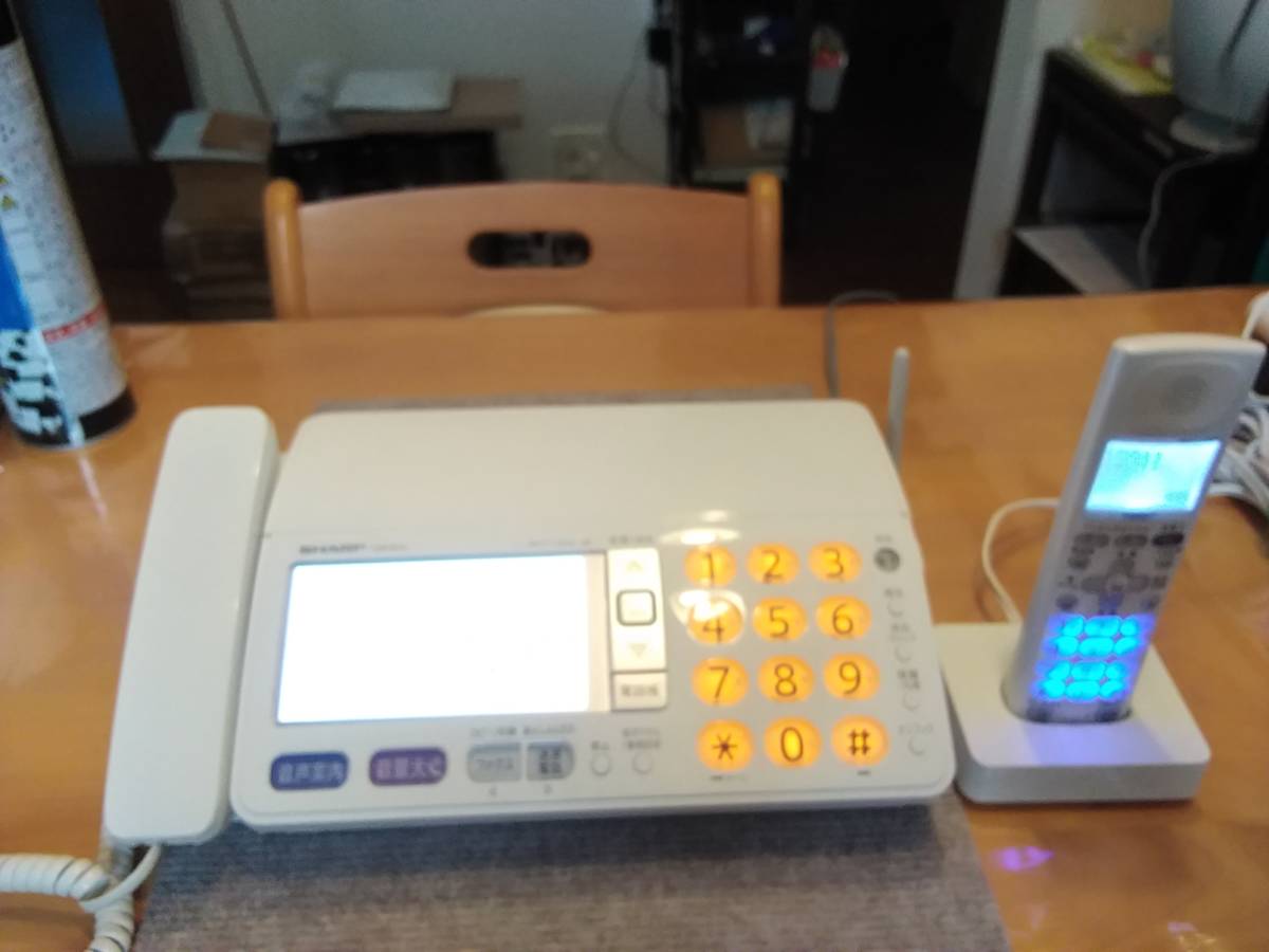 美品【漢字表示子機付（見てからプリント　新・誰からコール）機能】SHARP シャープ FAX機 UX-810CL（ホワイト系）