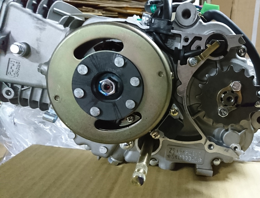 ZONGSHEN GPX125ccコンプリートエンジン ホンダと同じ半波式I05