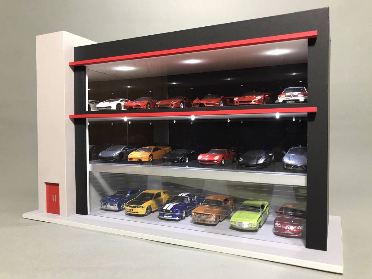 ミニカー専用ジオラマ：1/64 ビルタイプカーディーラー(3階建モデル)／シャッター＆LED／最大展示台数18台／ホコリ対策／希少復刻モデル！