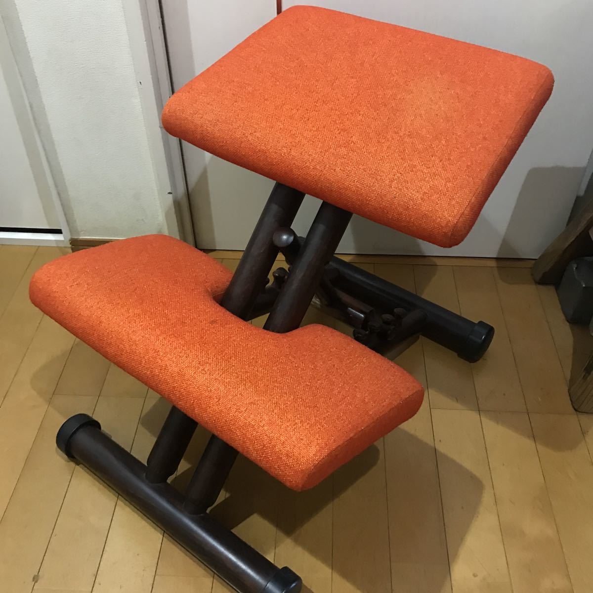 STOKKE Multi バランスチェア オレンジ 健康用品