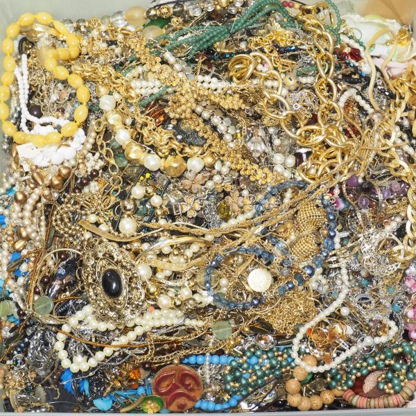 アクセサリー 大量 20kg まとめ売り ネックレスなど （1）ジャンク