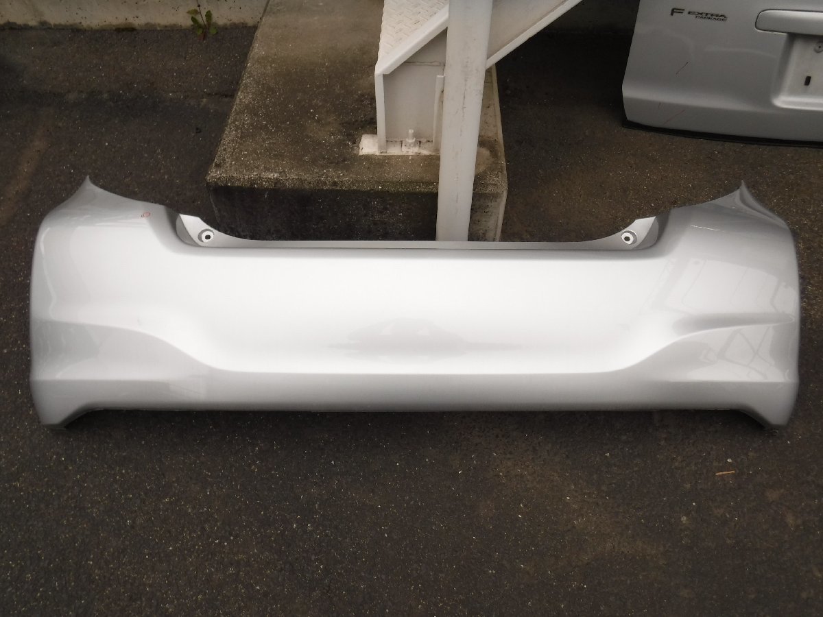 ★ トヨタ / ヴィッツ / KSP130 / リヤバンパー / 1F7 シルバー / 52159-52740 / Vitz リア