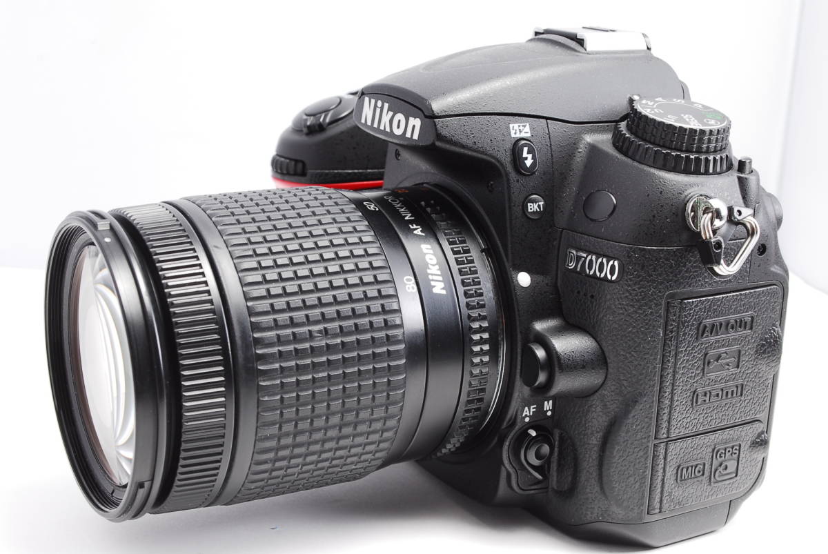 Nikon D7000（シャッター回数5700回、DXレンズ３本、付属品付き） 〓シャッター回数わずか5773回 〓ニコン NIKON D7000 レンズ付き