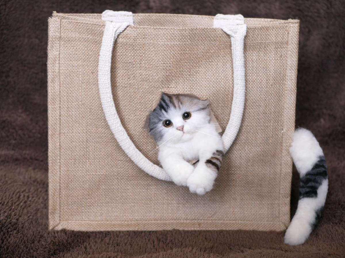 ★銀★ 羊毛フェルト 猫 ハンドメイド　エコバッグ　猫バッグ　猫　無印良品ジュートバッグアレンジ