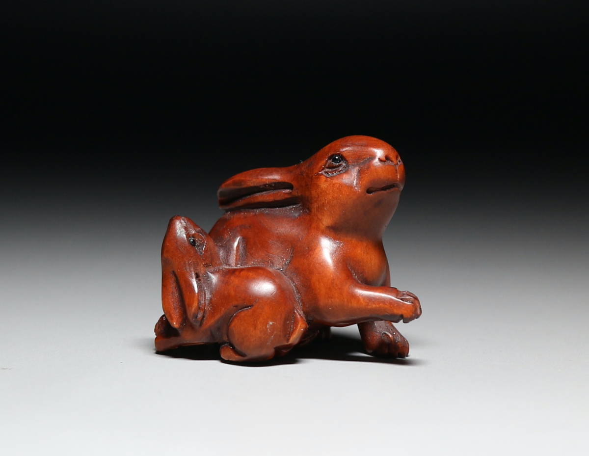 ★吉丸★　柘植根付D217【兔親子】 黄楊木彫　 （検索用：印籠・提げ物・緒締め・帯留め・Netsuke）