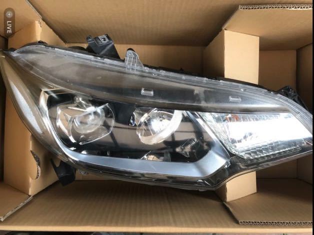 ホンダ フィット右ヘッドライトLED STANLEY W1948 33100-T5A-J52