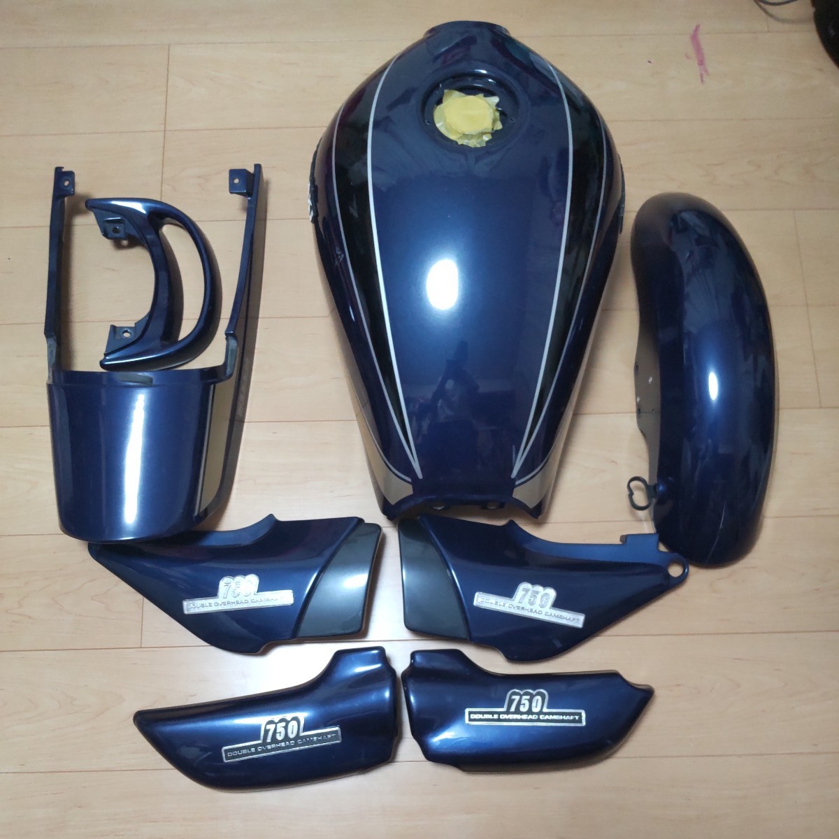 ゼファー750 外装 タンク 純正(カワサキ用)｜売買されたオークション