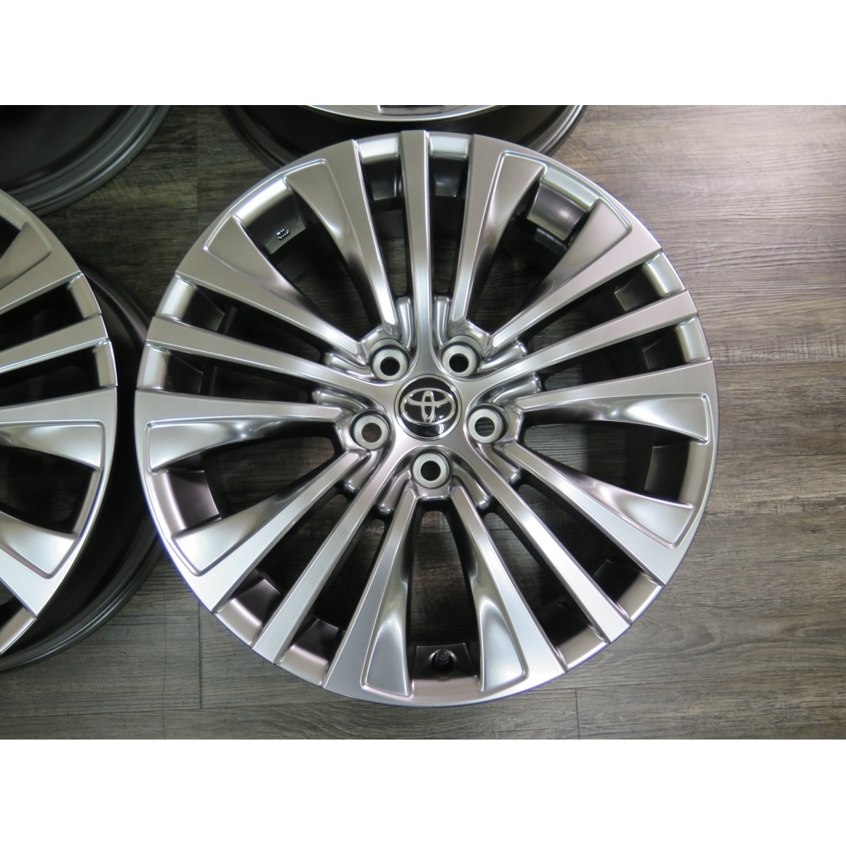 トヨタ純正 19インチ 19x7J+35 114.3-5H ハリアー RAV4 ヴェルファイア 純正 ホイール 19x7J 中古 トヨタ純正 純正の中古品