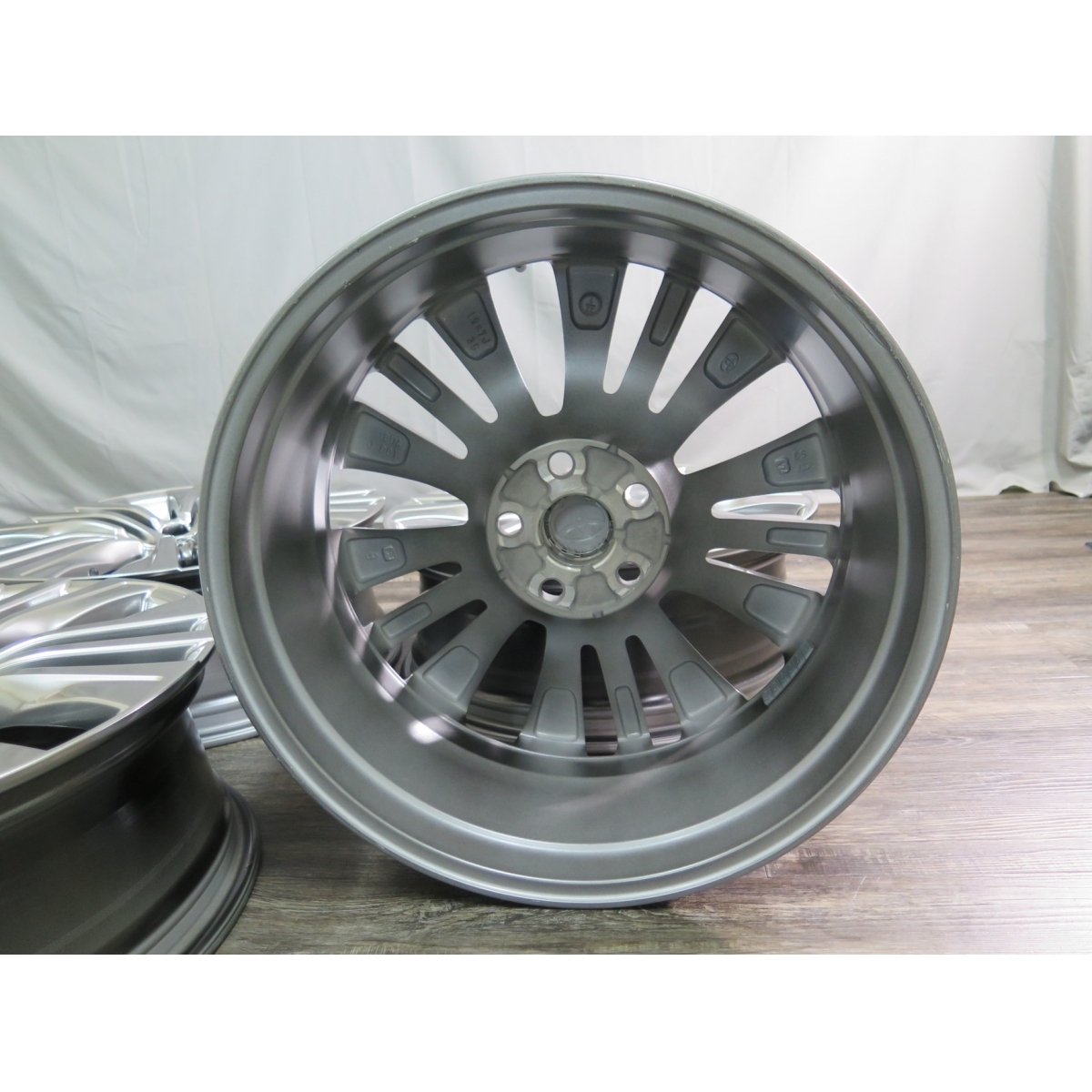 トヨタ純正 19インチ 19x7J+35 114.3-5H ハリアー RAV4 ヴェルファイア 純正 ホイール 19x7J 中古 トヨタ純正 純正の中古品