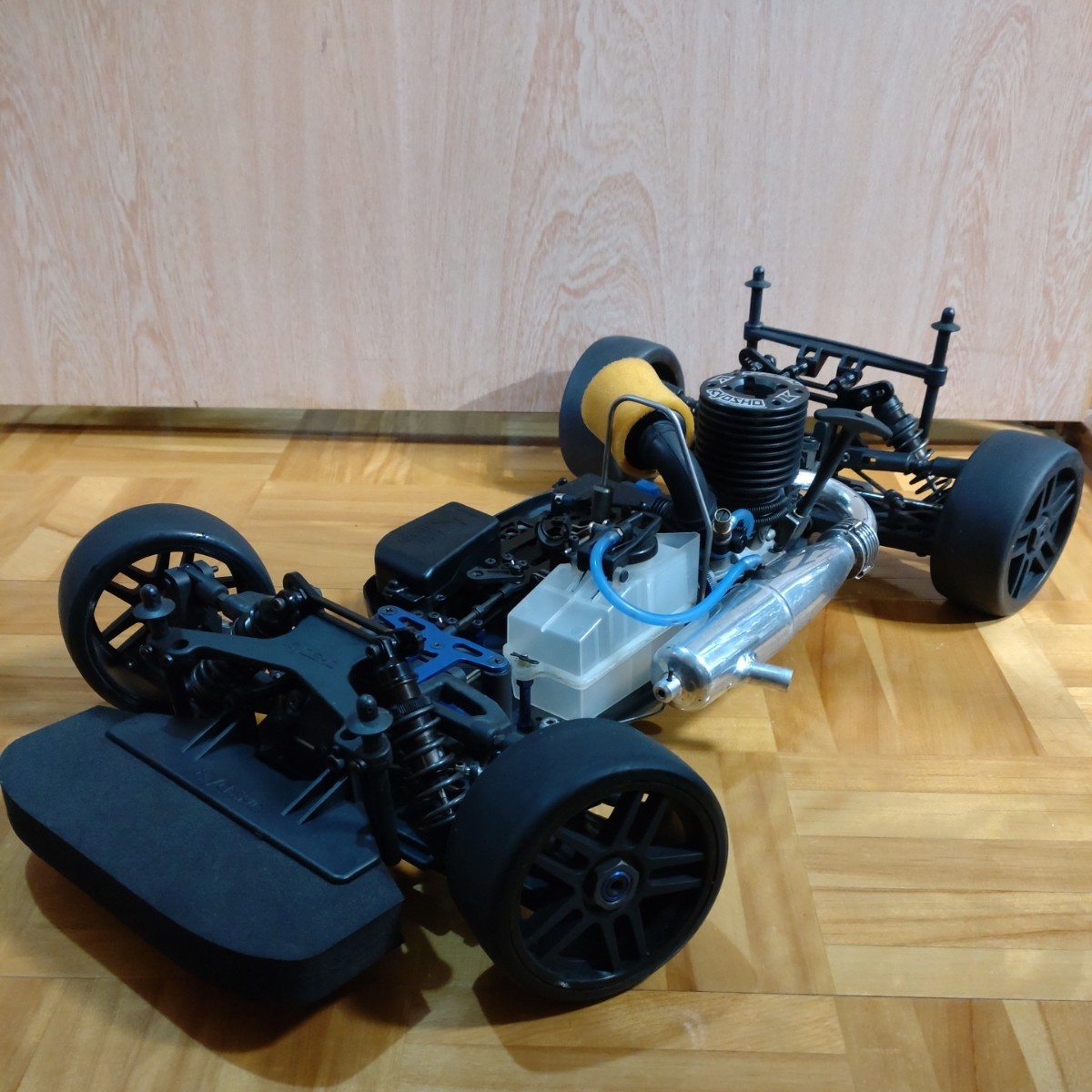 迫力のビッグスケールGTカー！京商 KYOSHO 1/8 エンジンカー