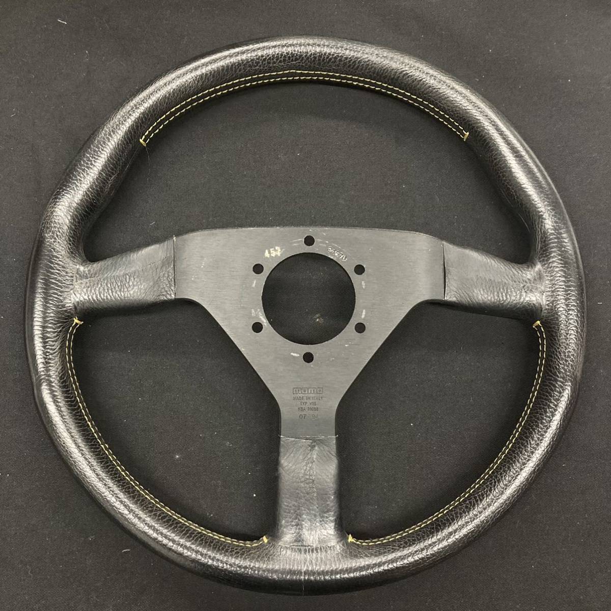 momoステアリング V35 KBA70068（ハンドル） ☆momo ステアリング☆イタリア製 TYP V35 KBA 70068 07-94 2357U