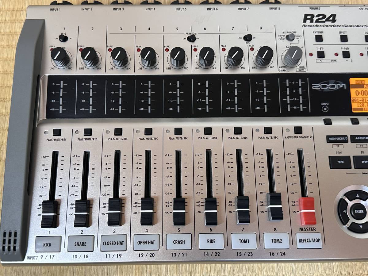 ZOOM R24 マルチトラックレコーダー Zoom R24 マルチトラック