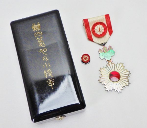 勲四等旭日小綬章 略章 共箱（4903/旧日本軍/勲章 旧
