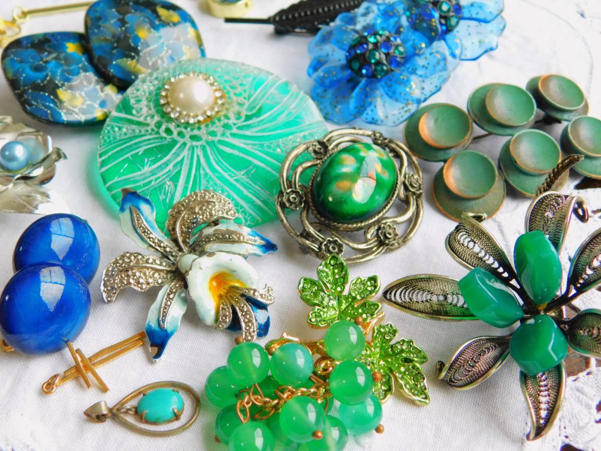 在庫整理 寒色系ヴィンテージアクセサリーまとめて 葡萄のブローチなど Teasgarden №6675
