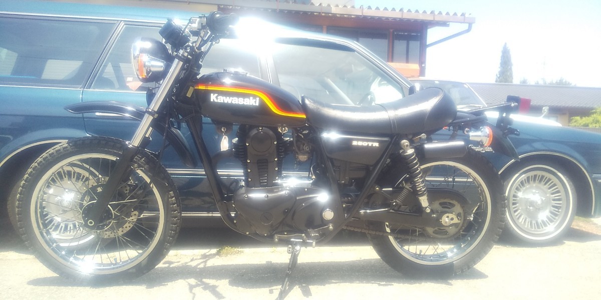 カワサキ 250TR 激シブのレインボーカラー 綺麗