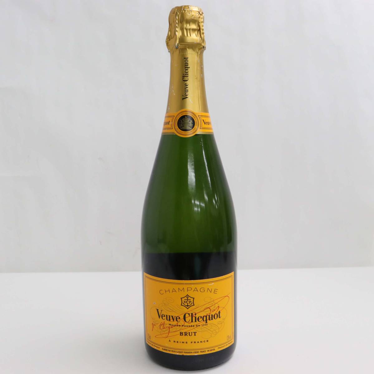 Veuve Clicquot（ヴーヴクリコ）イエロー 12％ 750ml ※ラベルキズ