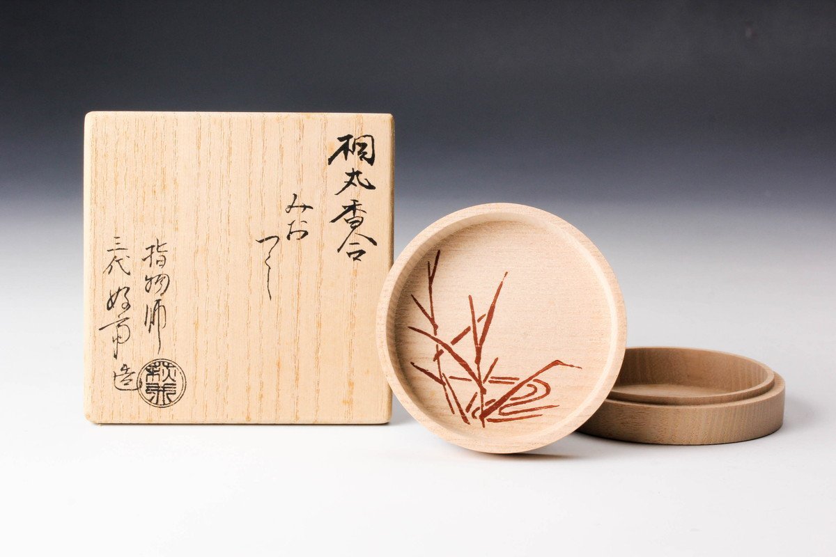 共箱 茶道具 本物保証 佳香石井隆鳳 item しろつめ草蒔絵大棗 -茶道具