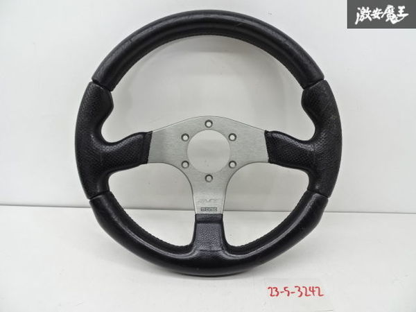 新作，爆買い MOMO RACE モモ レース 汎用 ステアリング ハンドル ホイール 黒系 パンチングレザー TYP D32 KBA 70142 直径 約32cm 内装 即納 棚3-2(ステアリング、ハンドル本体)｜売買されたオークション情報、yahoo ステアリング、ハンドル本体