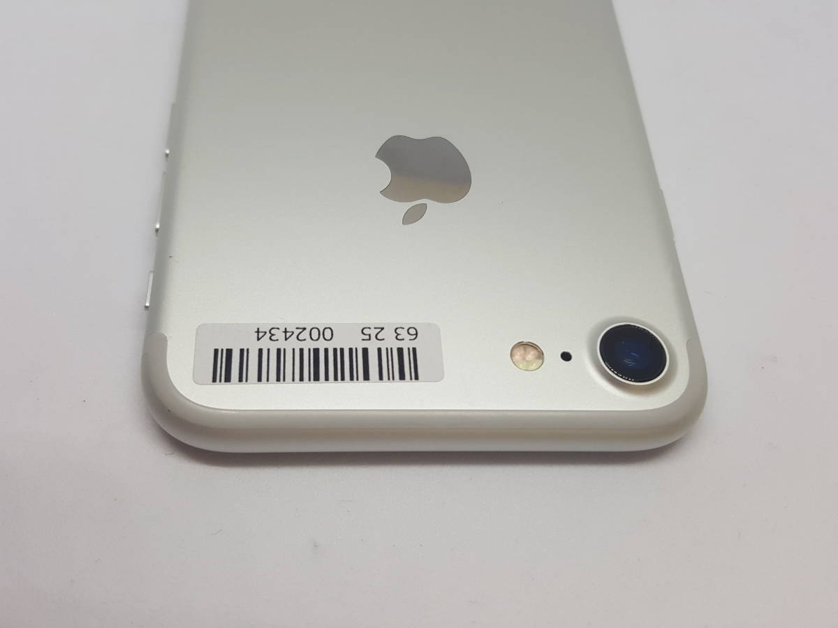 ☆送料無料選択可☆ジャンク品☆au☆iPhone7 32GB(シルバー)☆除菌済み