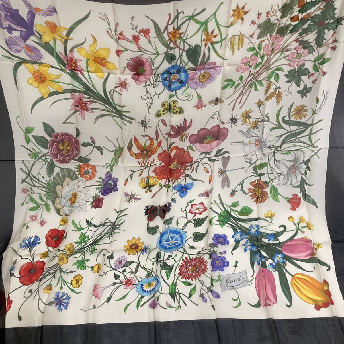 ☆GUCCI グッチ 大判スカーフ シルク100％ 花柄 黒 レディース (.N89