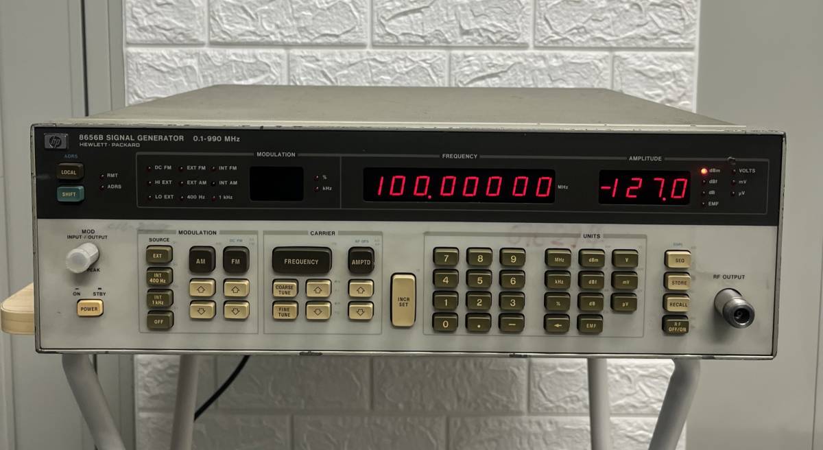 Hewlett Packard HP 8656B Signal Generator 0.1 - 990 MHz シグナル