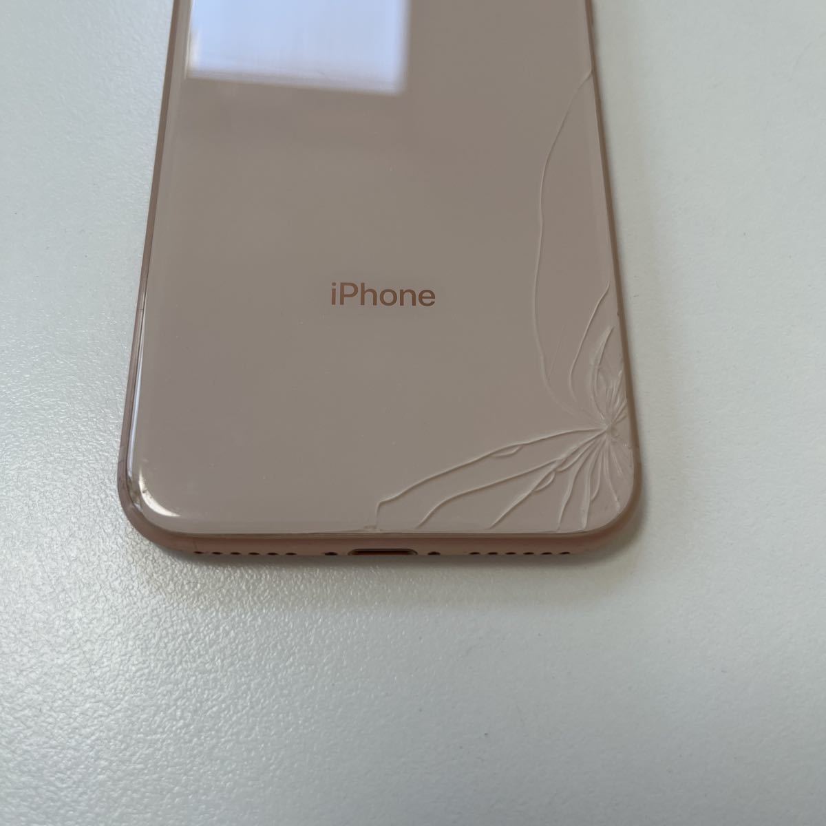 新作登場，HOT】 ジャンク SIMフリー iPhone8 64GB ゴールド 送料一律210円