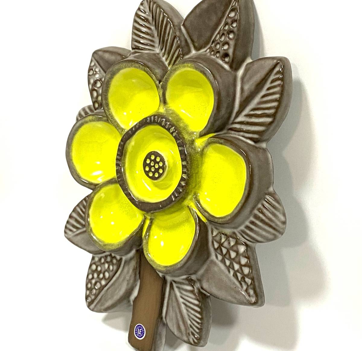 北欧 ヴィンテージ UpsalaEkeby ウプサラエクビー Irma Yourstone イルマユアストン 花の壁掛け陶板 インテリア | ウプサラエクビー 北欧ビンテージ 公式通販 テイカップ＆ソーサ 北欧ヴィンテージ食器のコグマス