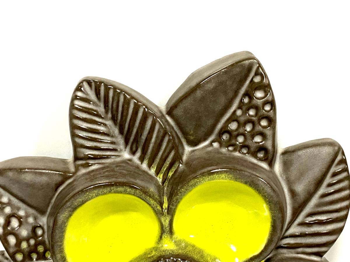 北欧 ヴィンテージ UpsalaEkeby ウプサラエクビー Irma Yourstone イルマユアストン 花の壁掛け陶板 インテリア | ウプサラエクビー 北欧ビンテージ 公式通販 テイカップ＆ソーサ 北欧ヴィンテージ食器のコグマス