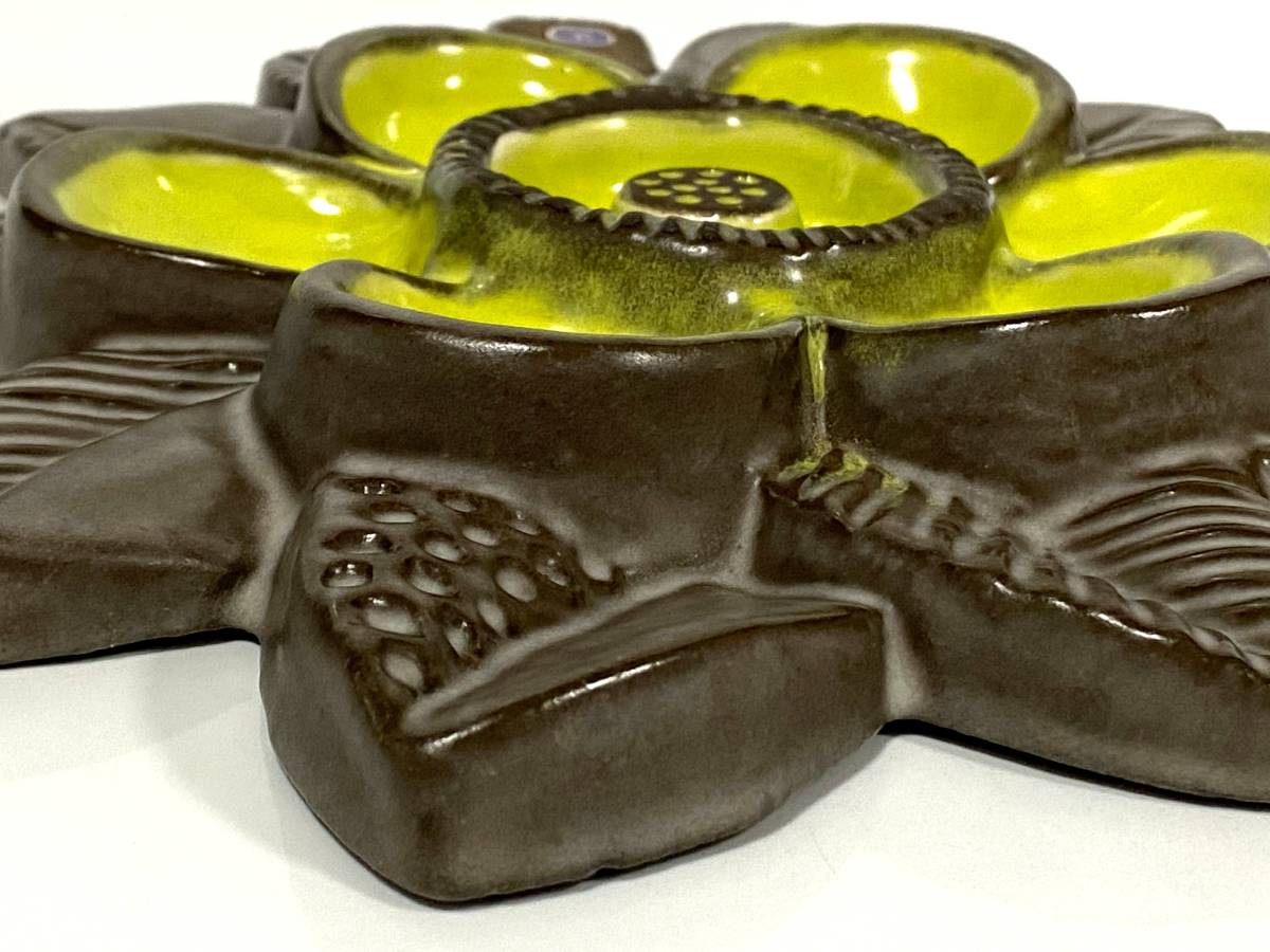 北欧 ヴィンテージ UpsalaEkeby ウプサラエクビー Irma Yourstone イルマユアストン 花の壁掛け陶板 インテリア | ウプサラエクビー 北欧ビンテージ 公式通販 テイカップ＆ソーサ 北欧ヴィンテージ食器のコグマス