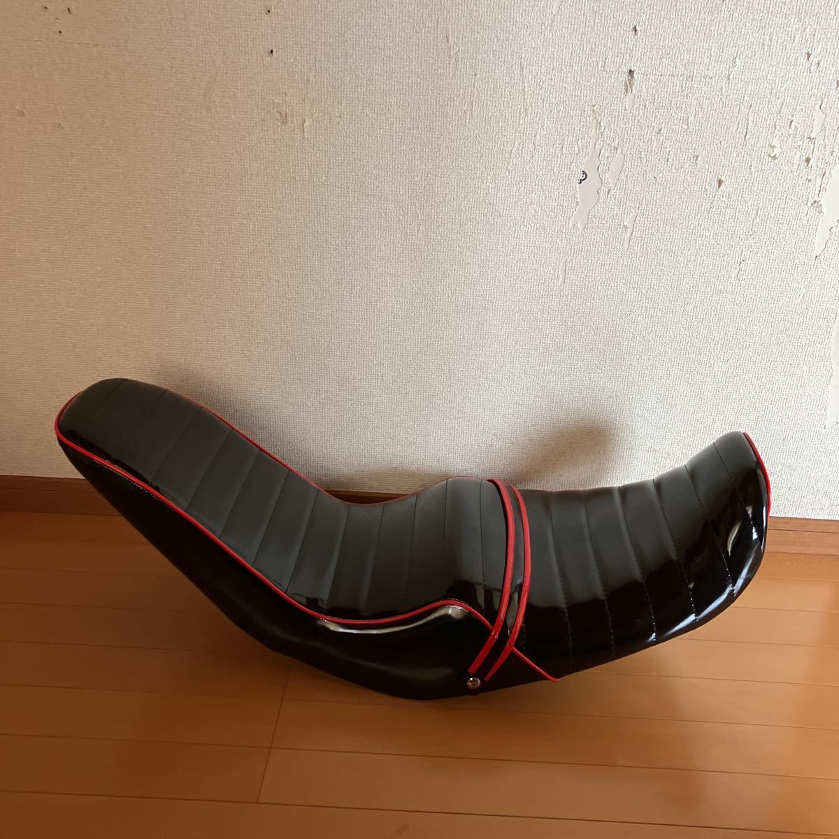 ゼファー KAWASAKI 三段シート 赤 黒 エナメル ゼファー KAWASAKI 三段