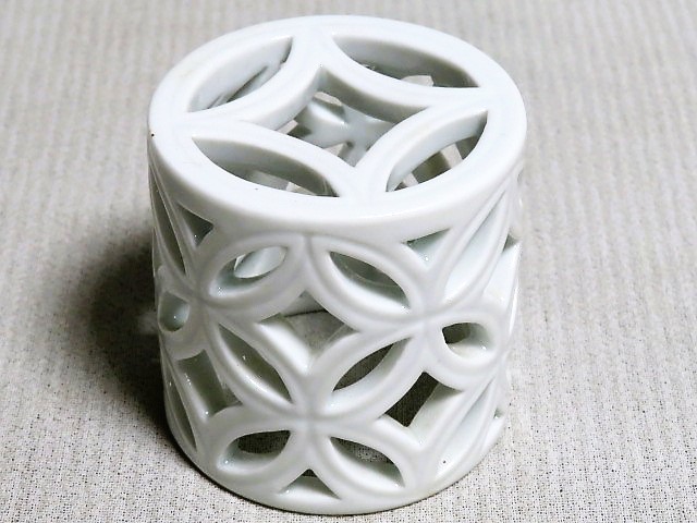 人気，新作】 茶道具 平戸焼 白磁七宝透蓋置 十三代横石嘉助