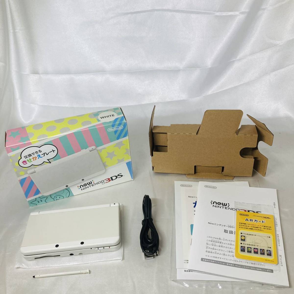 ☆1円～ 美品 付属品完備 動作確認済 New NINTENDO 3DS 本体 ホワイト  