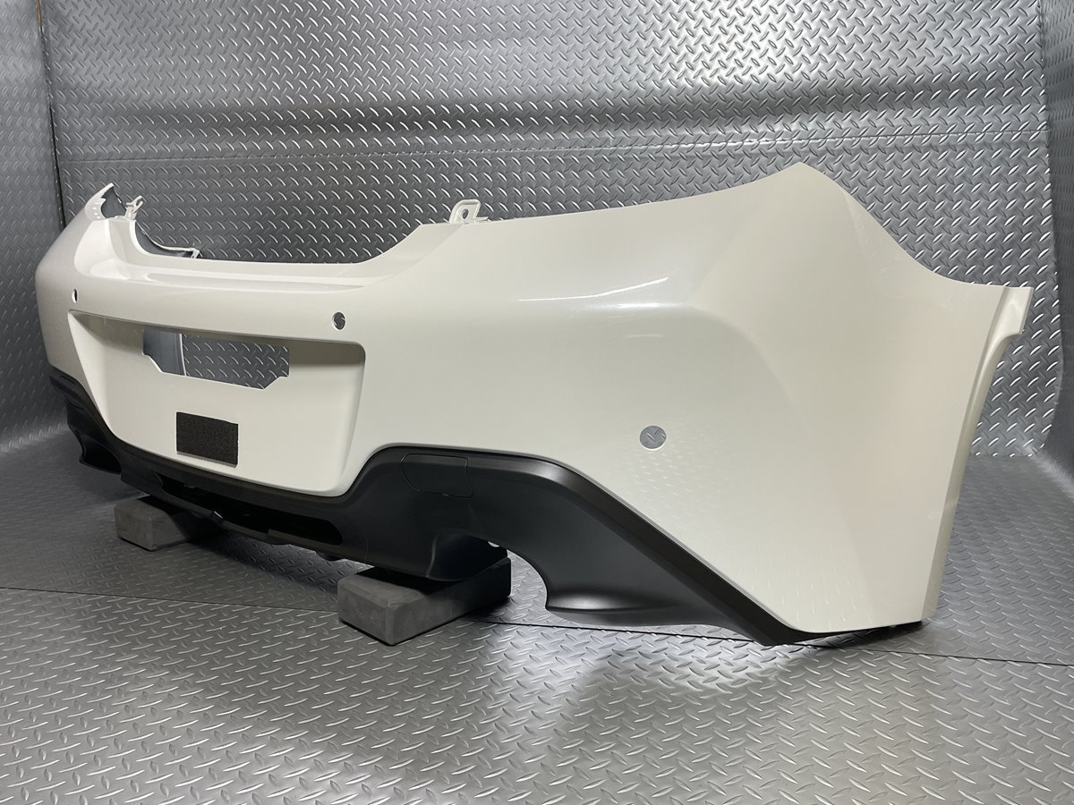 新車外し】GR86 ZN8 純正リアバンパー 白パールホワイトK1X 57704CC502 