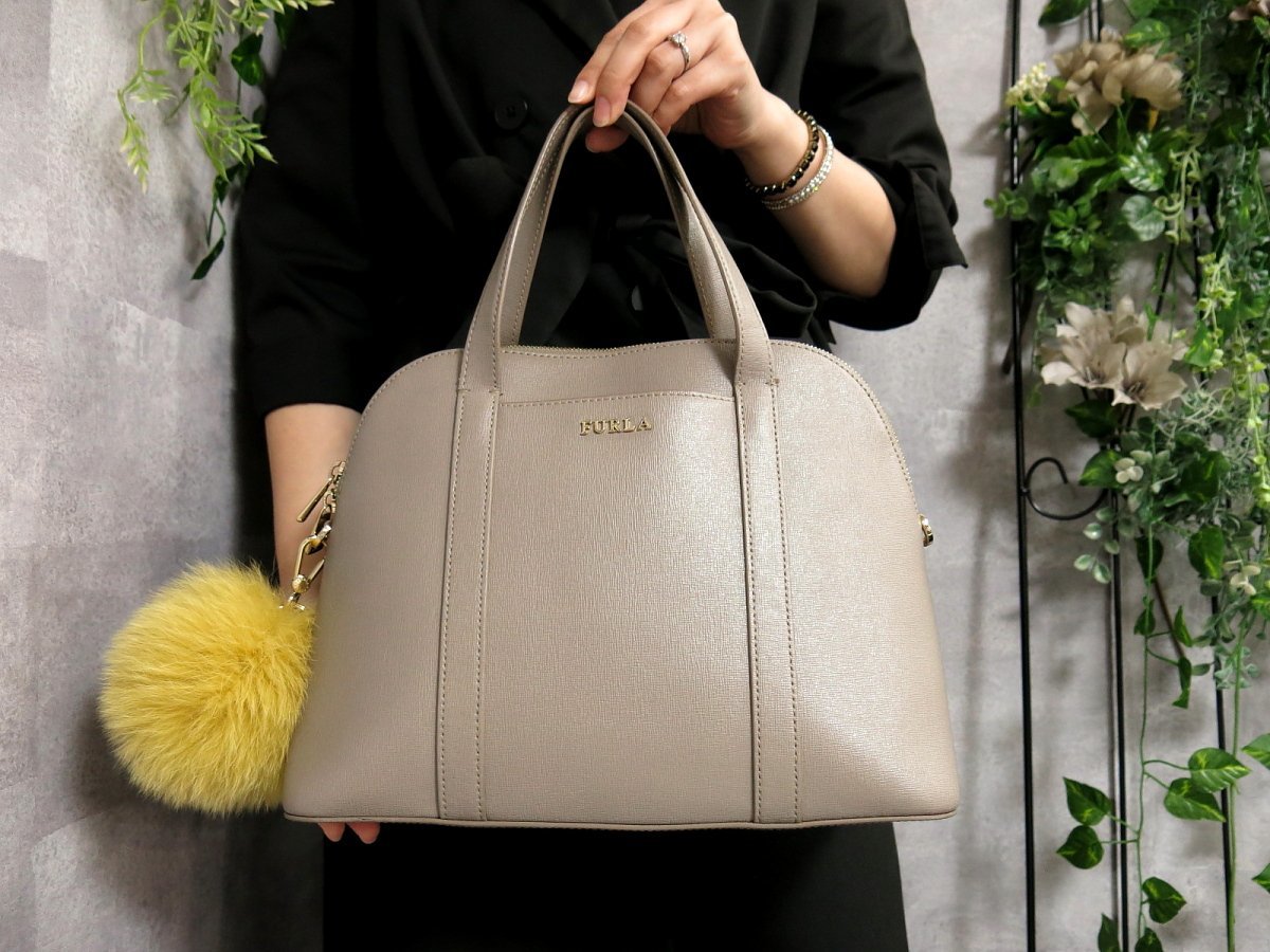 美品✨フルラ トートバッグ ビジネスバッグ 肩掛け レザー A4可 