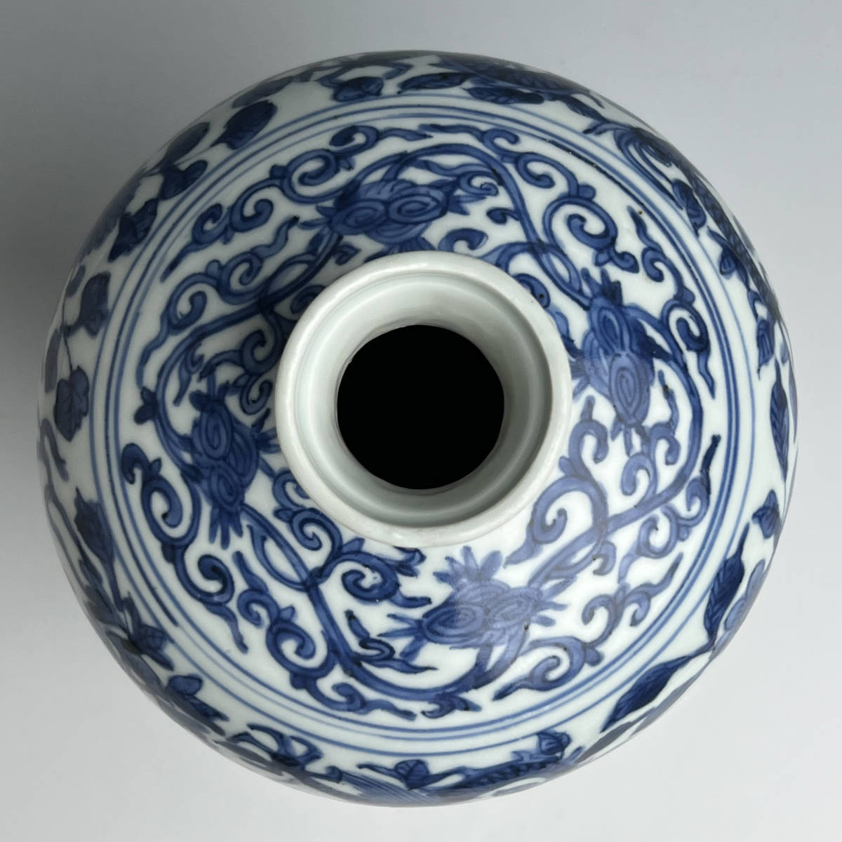 A292 青花海馬叟龍紋梅瓶 大明萬暦年製 款 中国古玩 中国美術 旧家蔵出