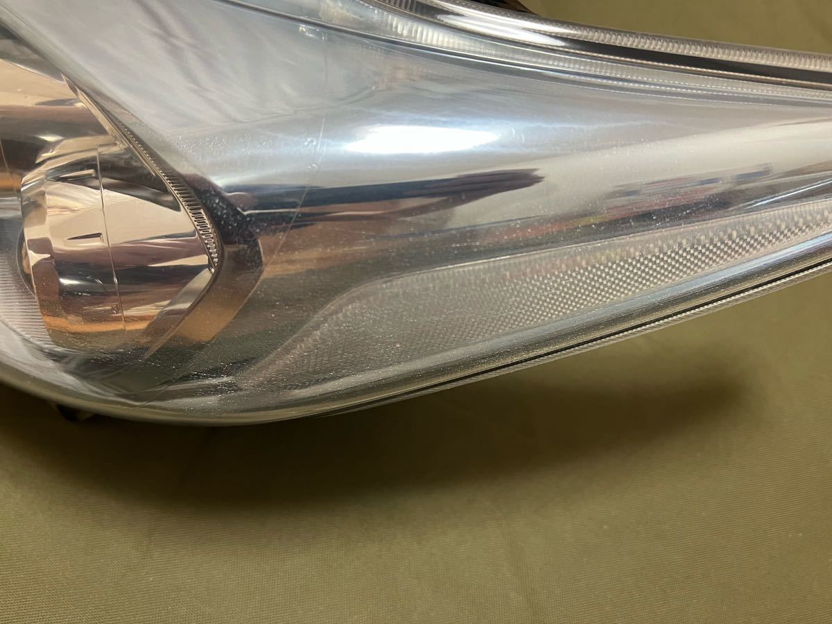 46-690☆HID ZVW35 プリウスPHV☆左ヘッドライト KOITO 47-52 打刻 30 