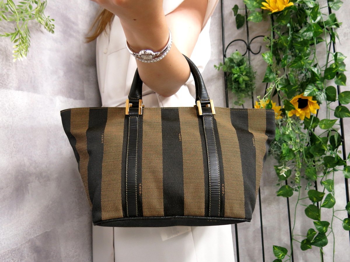 正規品，豊富な】 ○超美品○FENDI フェンディ○ペカン○舟形○