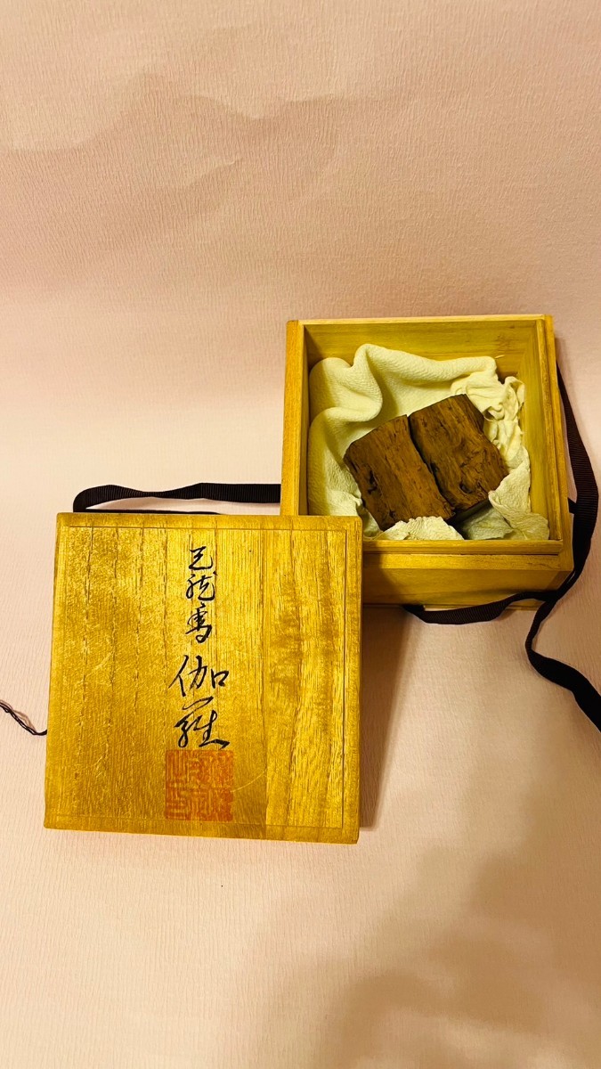 時代物　天然香『伽羅』落款印　94g 香木　香道具　香合　香炉　茶道具　聞香　薫香　組香　塗香　ベトナム産　古美術　お焼香　お香