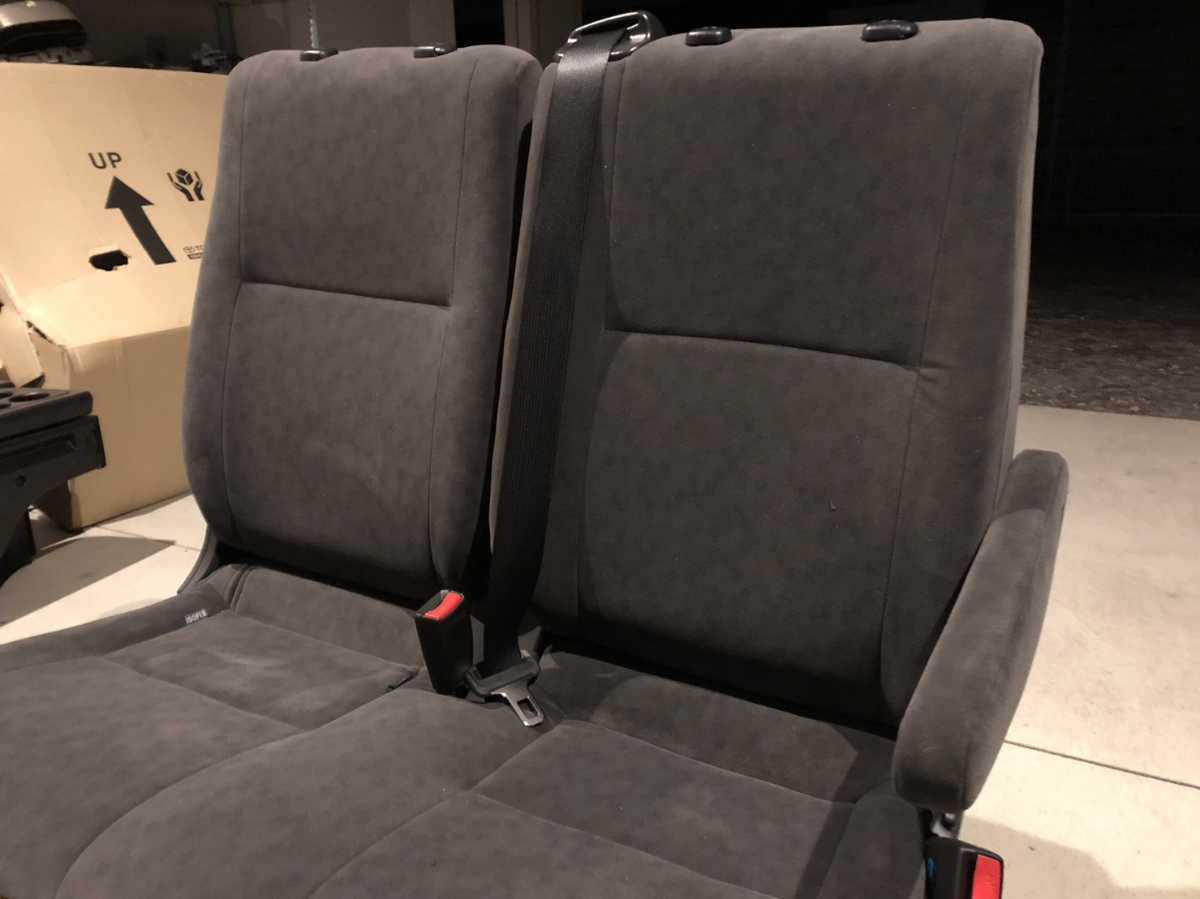 トヨタ ハイエース 200系 純正 右 後部座席 シート 新車外し