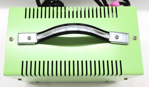 G307-W8-103 日章工業 変圧器 ダウントランスフォーマ SPシリーズ SP-1500 グリーン 高さ約15㎝ 幅約10.6㎝ 奥行約19.5㎝ 重さ約6.6kg④ 日章工業 変圧器海外用 ダウントランス 海外用変圧器 USB付ダウントランス 製品直営店＋スワロー電機、日