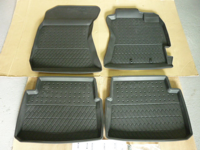 ＦＯＲＥＳＴＥＲ/フォレスター SHJ/SH5/SH9 トレーマットセット(ラバー) 部品番号Ｊ5017ＳＣ100　美品！