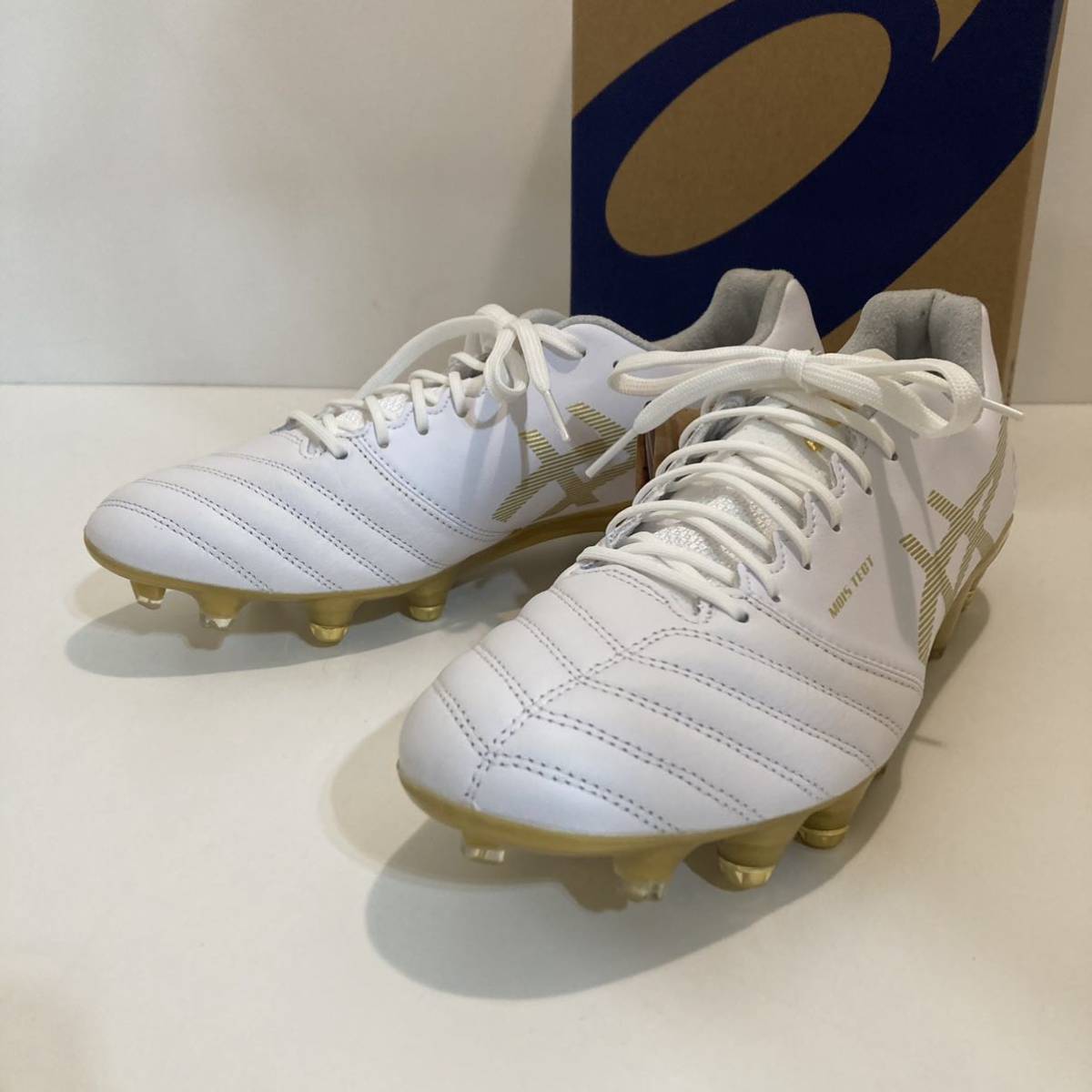 【新品未使用】 asics サッカーシューズ ホワイト/ゴールド27.0cm 正規 アシックス スパイク シューズ DS LIGHT X-FLY PRO ST 1101A026