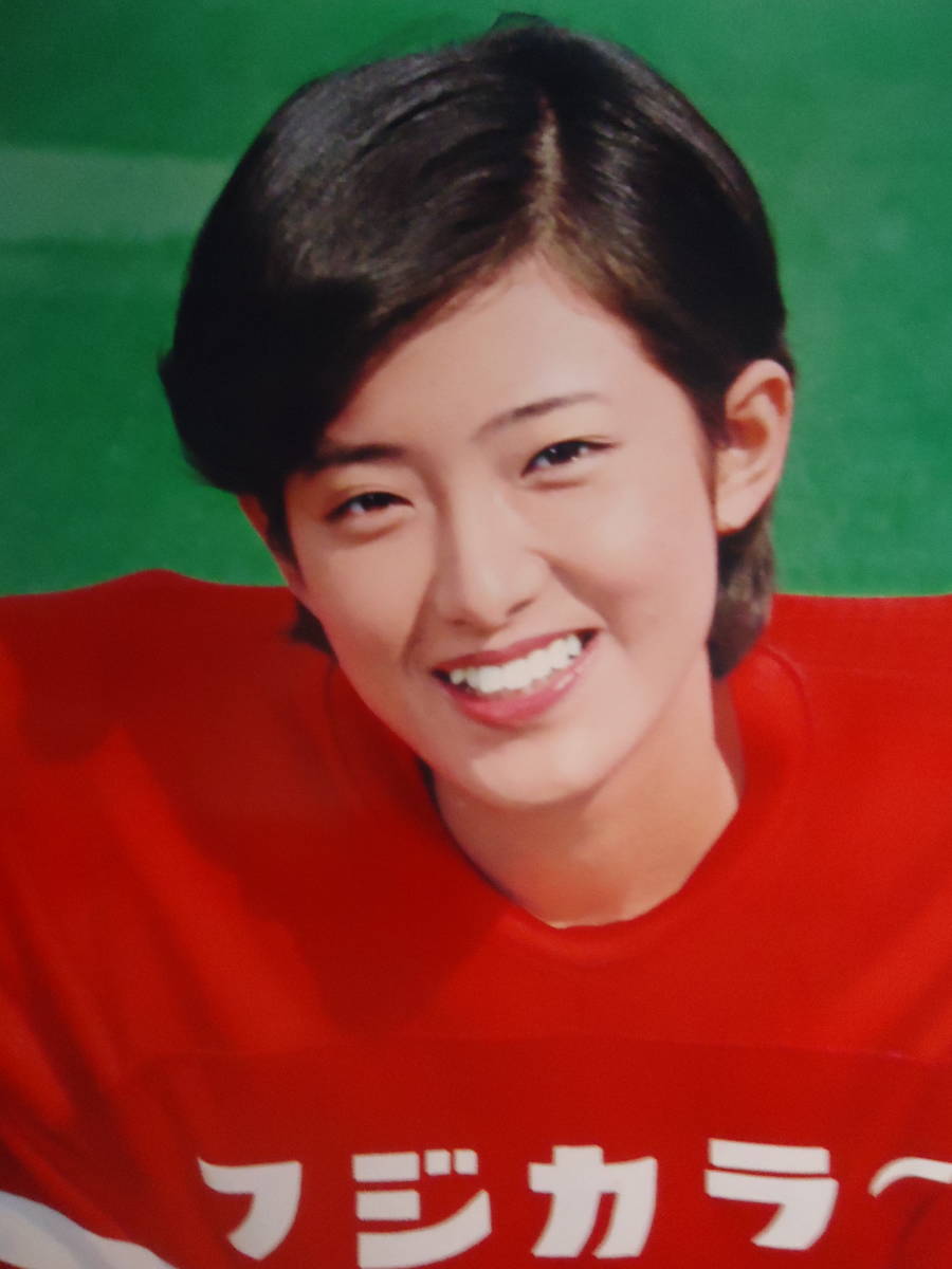 2261 山口百恵 B2ポスター フジカラー F-Ⅱ アメフト編 サイン入り