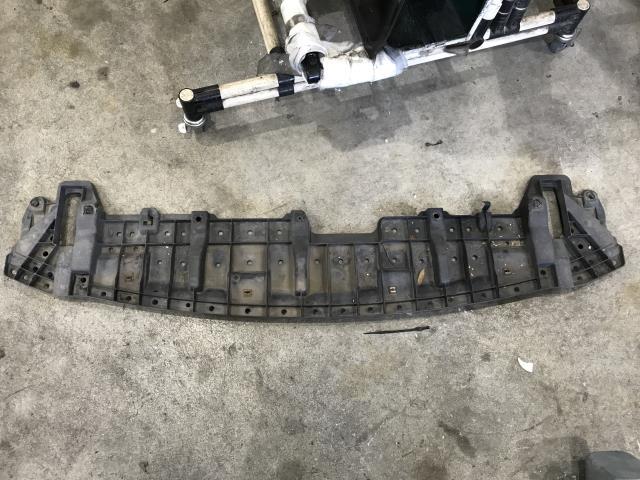 車 ノア ヴォクシー ZWR80G フロントアンダーカバー 52618-28030