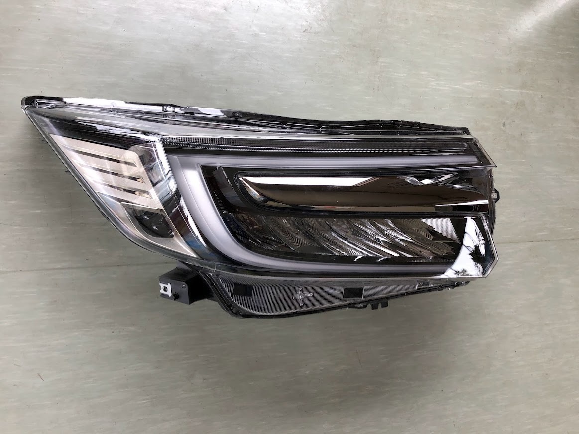 ステップワゴン スパーダ　RP5/RP3 後期　LED　右ヘッドライト　純正　33100‐TAA-J31　 KOITO 100-62282