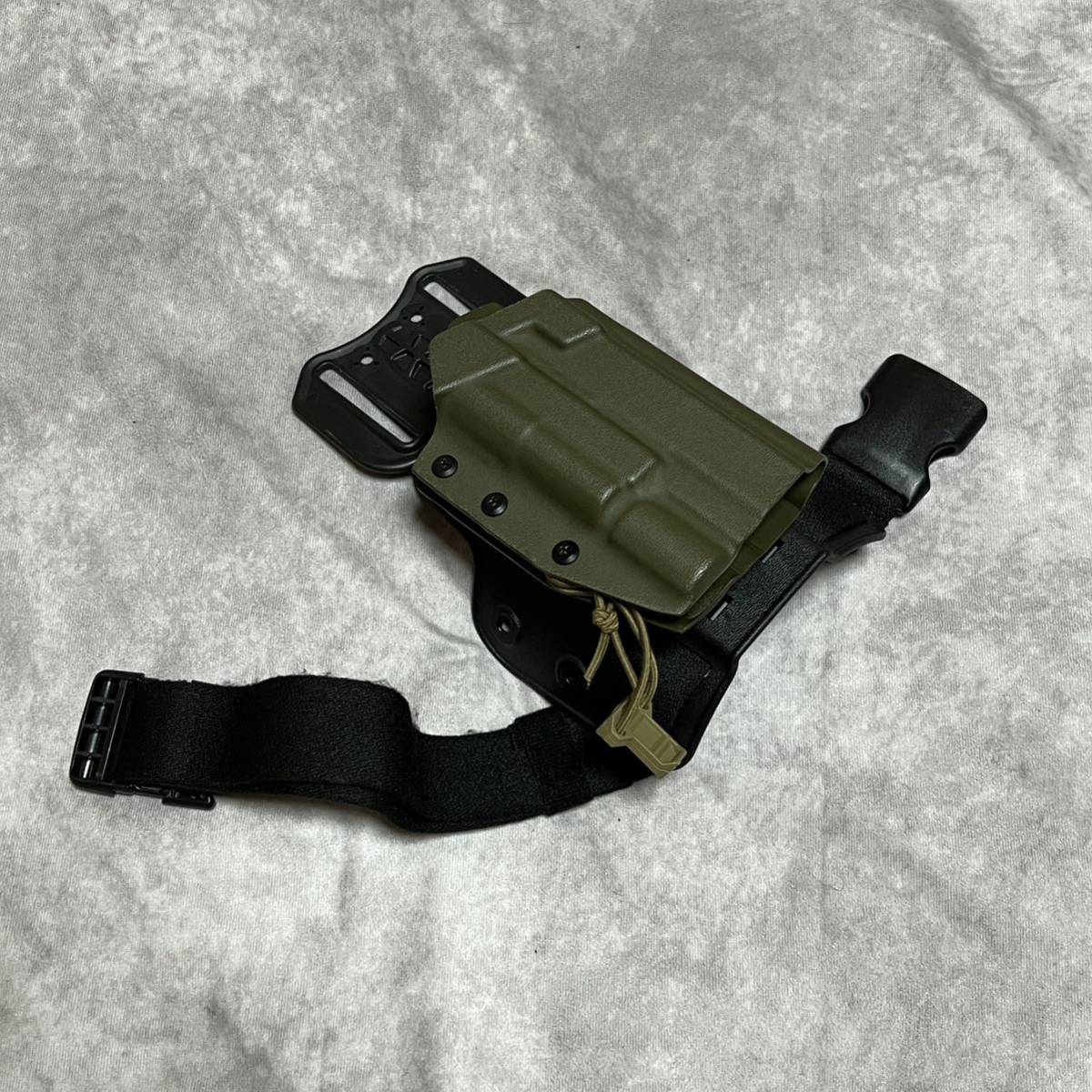 【美品】スターダストギア&サファリランド製レッグホルスター　X300付きグロックシリーズ用