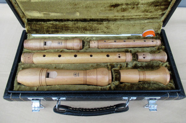 ■ヤマハ リコーダー ソプラノ アルト 木製 2本■と-37