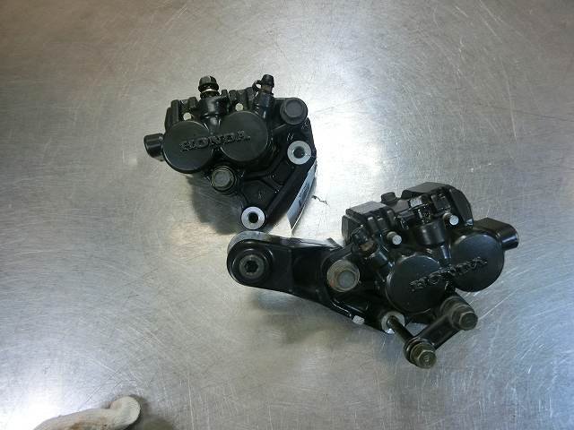 VF750F フロントブレーキキャリパー左右セット、良品☆RC15