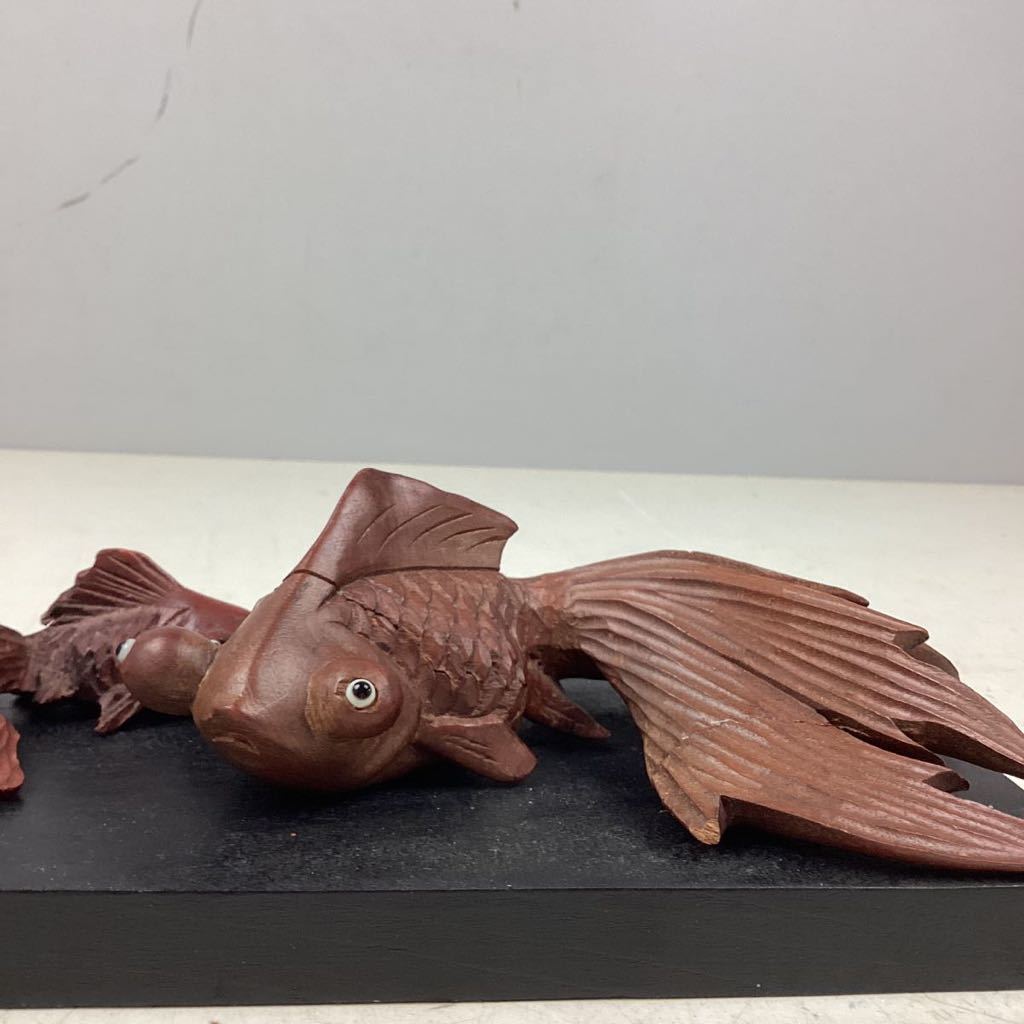 木彫りの　出目金　金魚　でめきん k7310 デメキン 希少 縁起物 木彫り 木工品 彫刻 金魚 出目金 置物 2匹